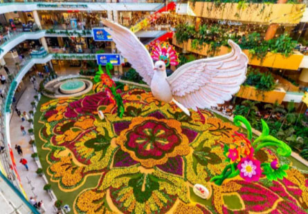 El tapete de plantas florecidas del Centro Comercial Santa Fe de Medell&iacute;n